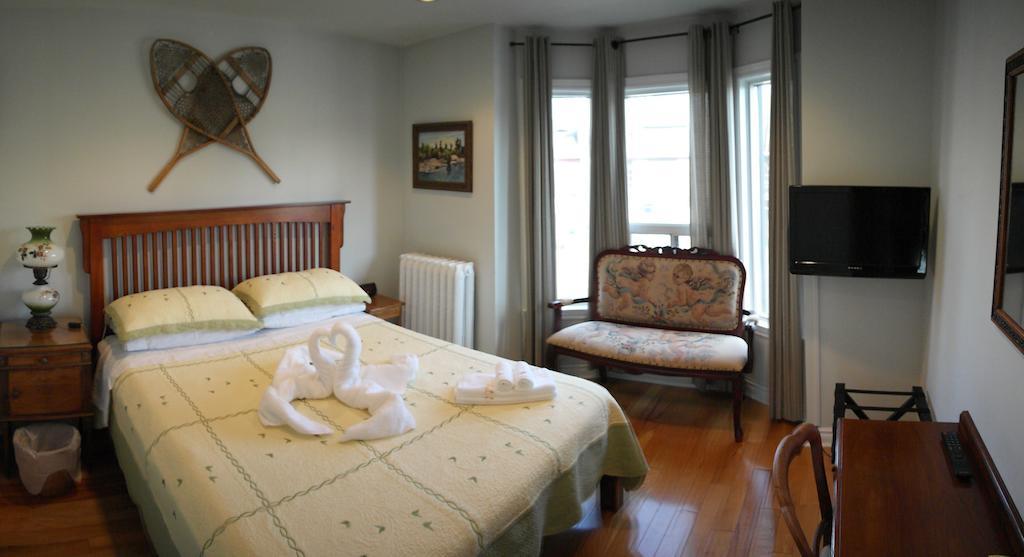 Rose Garden Bed And Breakfast Торонто Номер фото